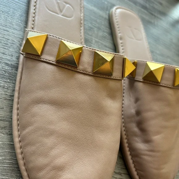 💛SOLD 💛VALENTINO GARAVANI Calfskin Roman Stud Flat Slippers - Picture 12 of 13